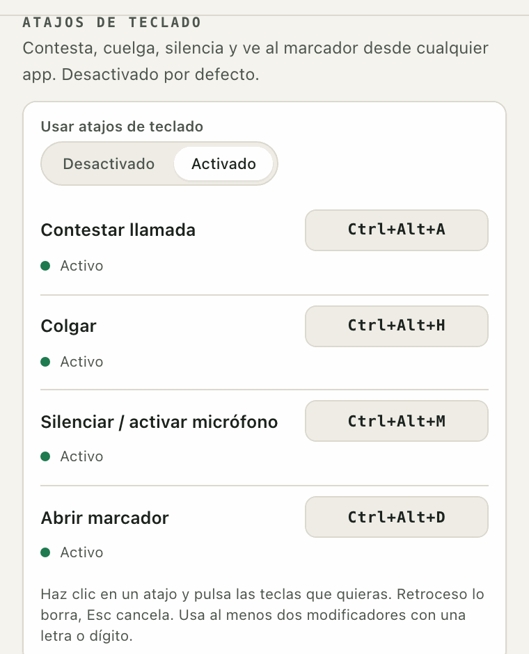 Ajustes de atajos de teclado: contestar, colgar, silenciar y abrir el marcador, cada uno con su combinación de teclas.