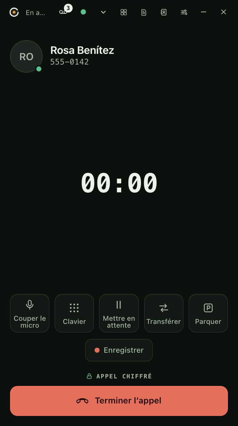 Le même appel une fois décroché : Rosa Benítez et son numéro, le compteur à 00:00, Muet, Clavier, Attente, Transférer, Parquer et Enregistrer, et la mention Appel chiffré.