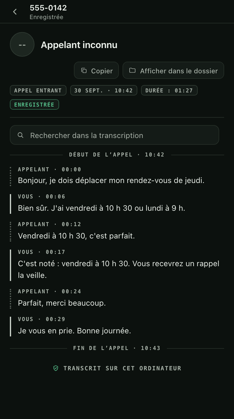 Une transcription enregistrée dans Centinelo Phone. Chaque ligne indique Appelant ou Vous avec son heure, de Début de l'appel · 10:42 à Fin de l'appel · 10:43, et le bas de page indique Transcrit sur cet ordinateur.