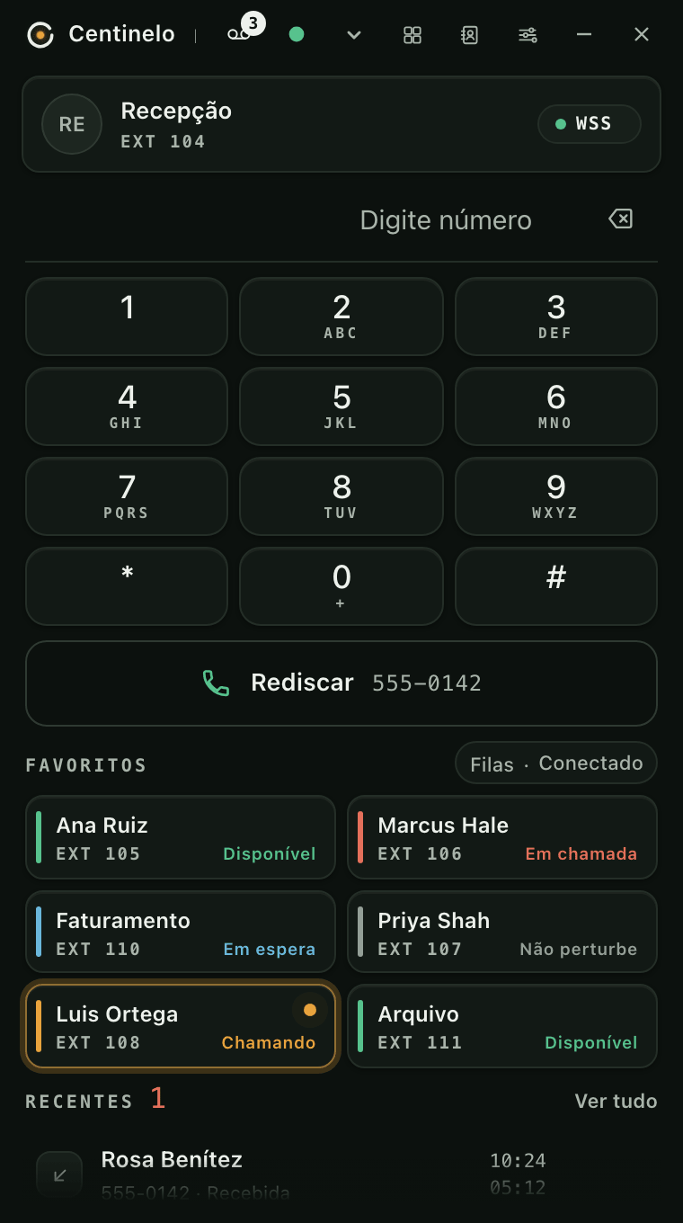 Centinelo Phone entre chamadas: seu ramal, um aviso de correio de voz, o teclado, uma barra Rediscar com o último número, favoritos com o estado de cada colega e um tocando, e chamadas recentes com nomes de contatos.