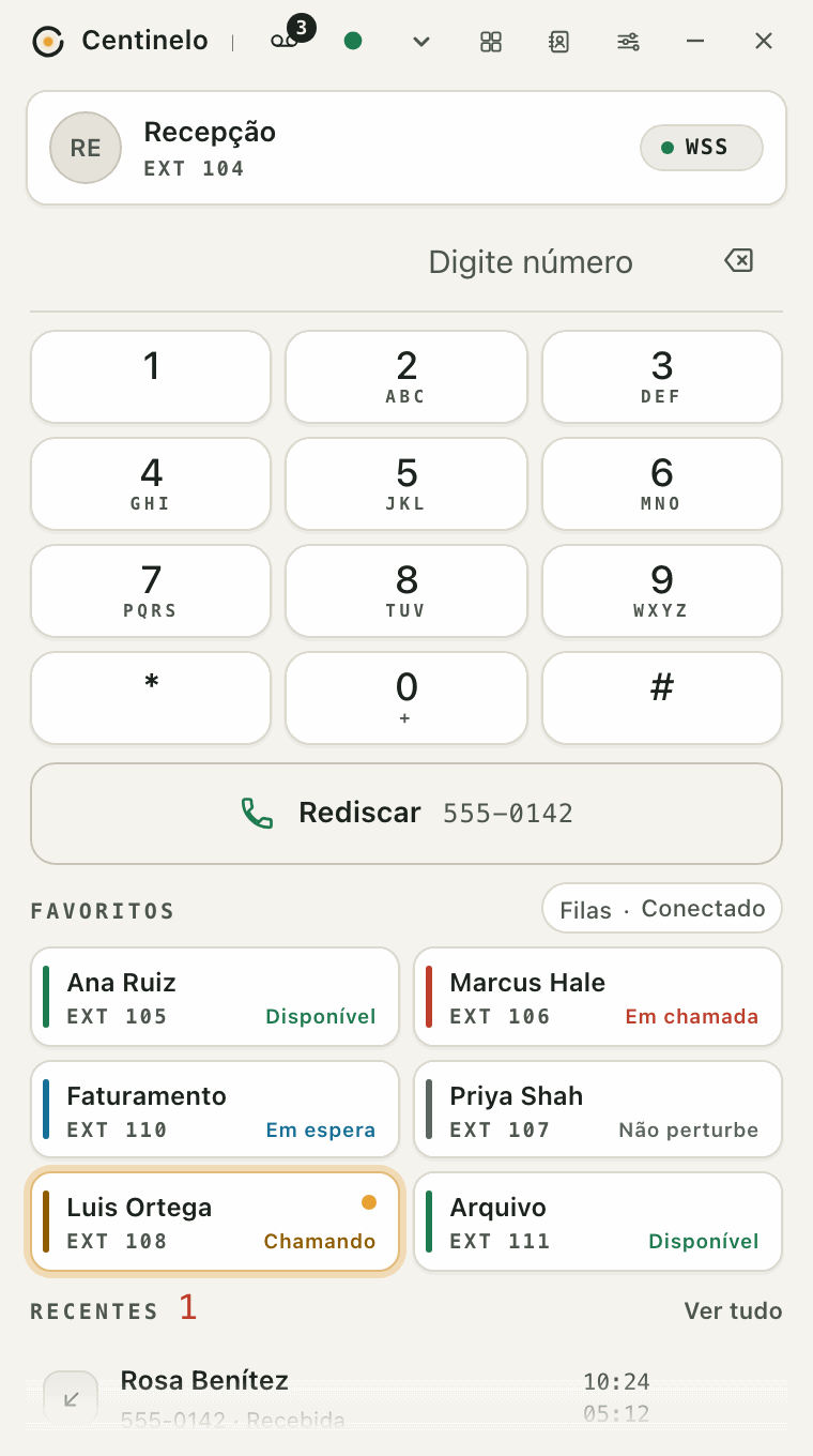O discador no tema claro: teclado, a barra Rediscar, favoritos com o estado de cada pessoa e chamadas recentes.